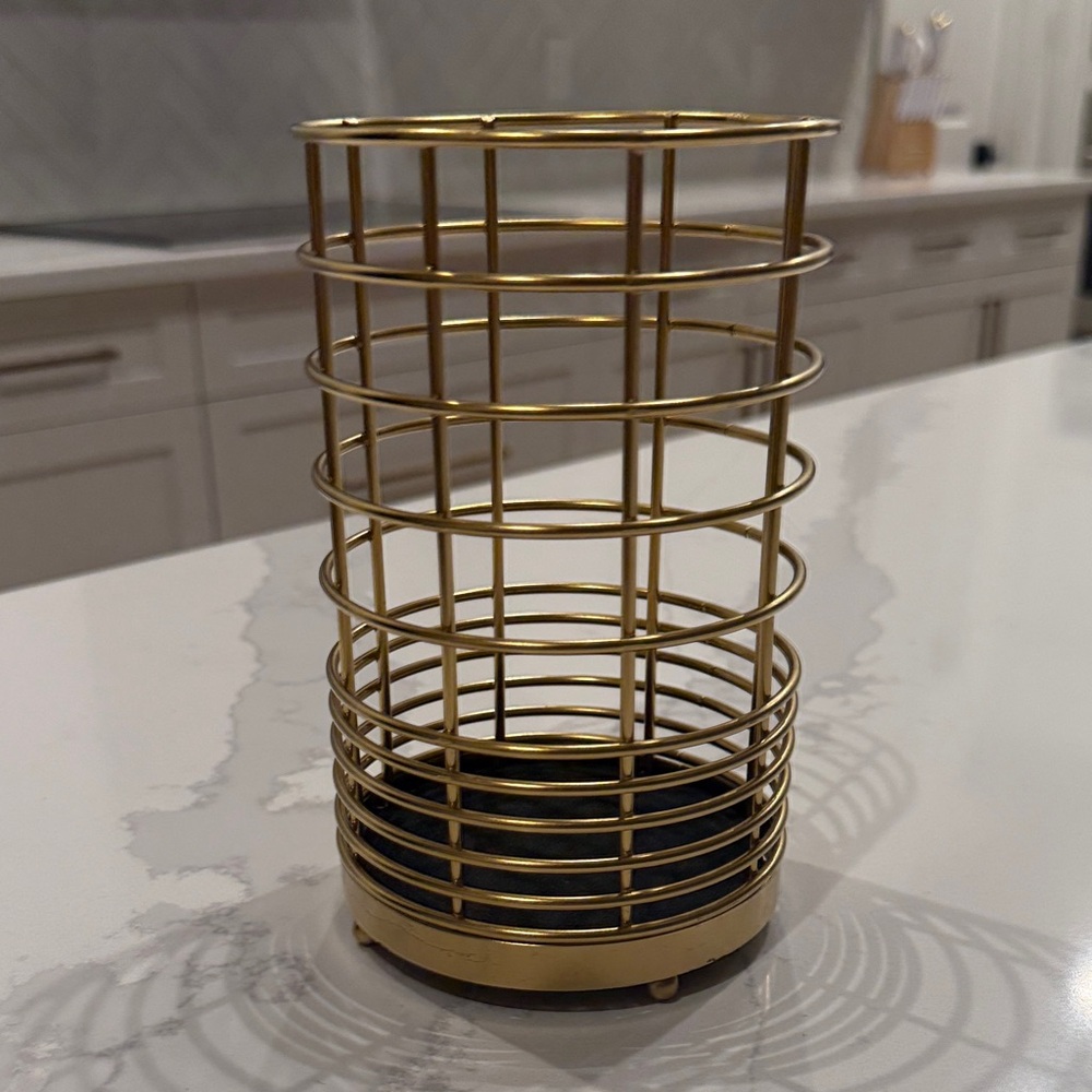 Gold Wire Utensil Holder